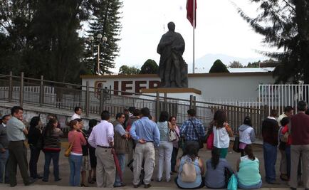 CNTE inicia "toma" de oficinas regionales del IEEPO