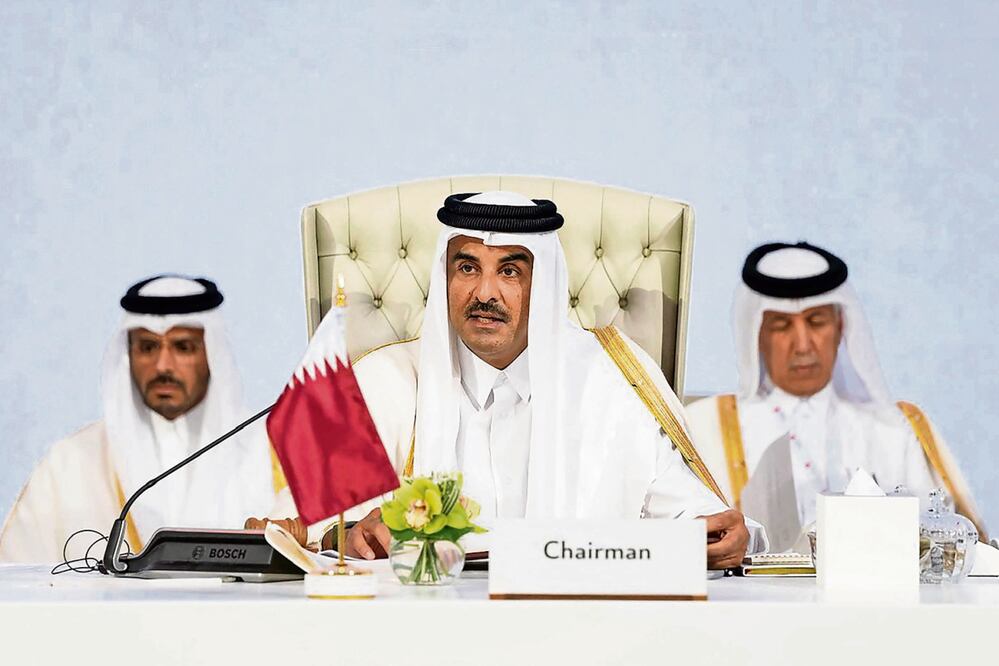 El emir de Qatar, jeque Tamim bin Hamad Al-Thani, presidió la cumbre en Doha. Foto. AFP