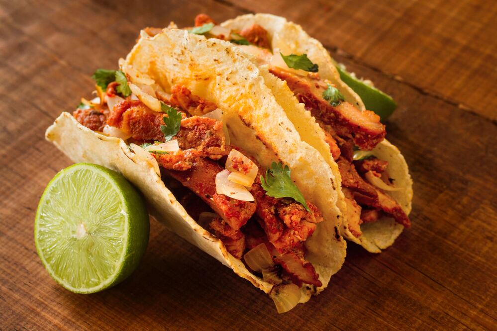 Los tacos al pastor son un antojito popular mexicano. Foto: Freepik