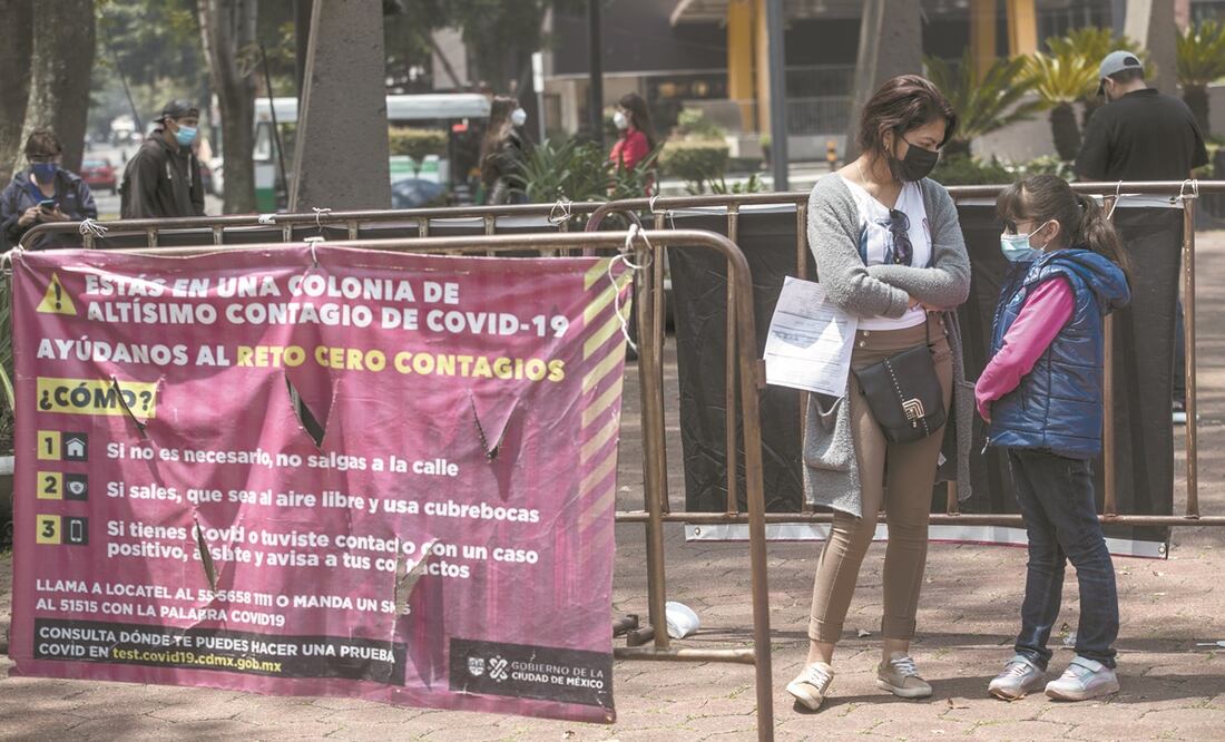 Rocío acudió al kiosco para hacerse la prueba y al salir negativa ya no se la hizo a su hija, por considerar que el test es invasivo para los niños. Foto: GERMÁN ESPINOSA. EL UNIVERSAL