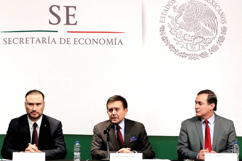 Manuel Herrera, de la Concamin; el secretario de Economía, Ildefonso Guajardo, y Juan Pablo Castañón, presidente del Consejo Coordinador Empresarial (ESPECIAL)