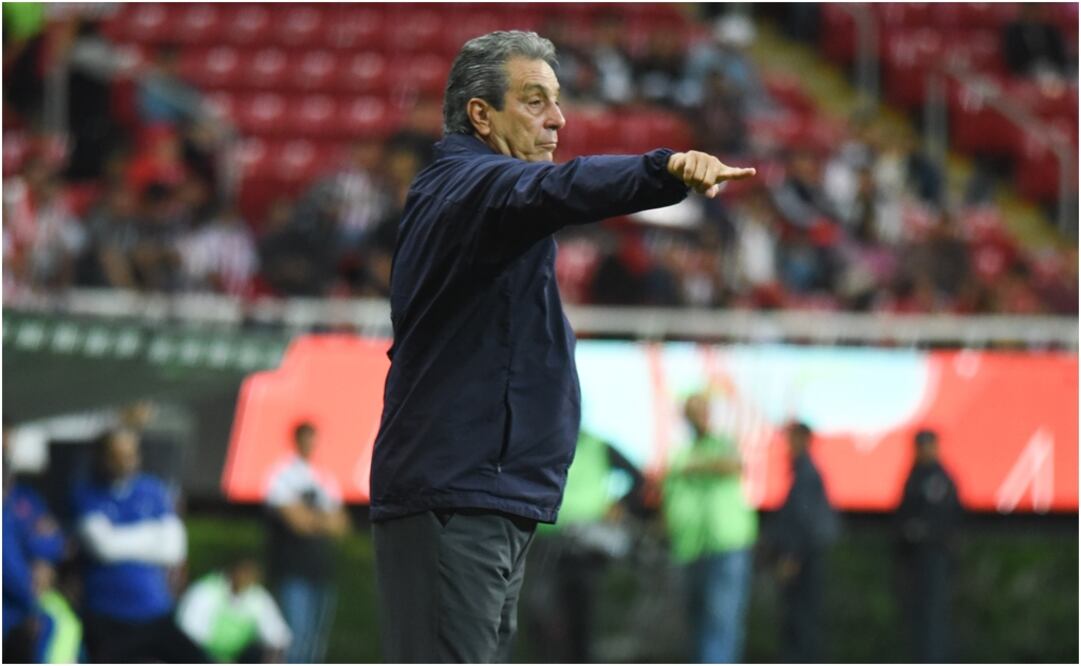 Tomás Boy obligado a ganar el Clásico frente al Atlas. Foto: IMAGO7