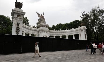 FOTOS: Amanecen monumentos y edificios amurallados por tercera marcha contra la gentrificación