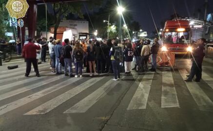 Tras hallar restos humanos en Tlatelolco, vecinos bloquean Insurgentes; exigen seguridad