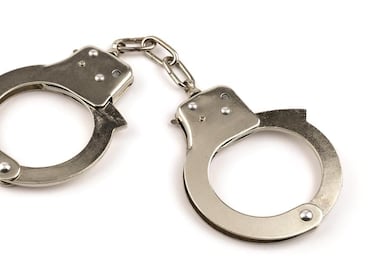 Confirman sentencia a vigilantes por robar casa de futbolista