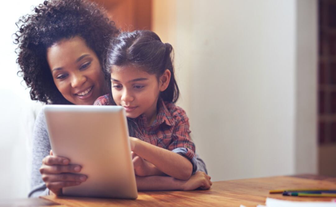 Si bien los niños actuales tienen un mayor conocimiento en el uso de la tecnología, es importante hacer una labor de alfabetización digital, de modo que puedan tener experiencias digitales de una forma responsable y segura
