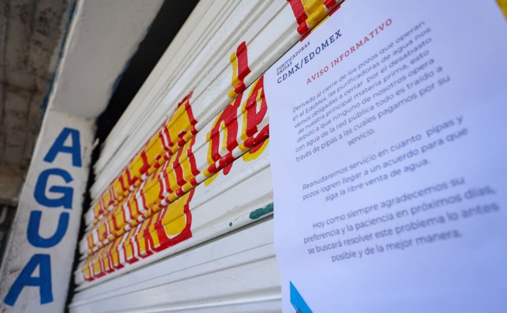 Este martes decenas de propietarios de purificadoras se reunieron en el Deportivo de la colonia Granjas Valle de Guadalupe.
Foto: Luis Camacho | El Universal