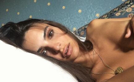 Emily Ratajkowski luce su figura "topless"