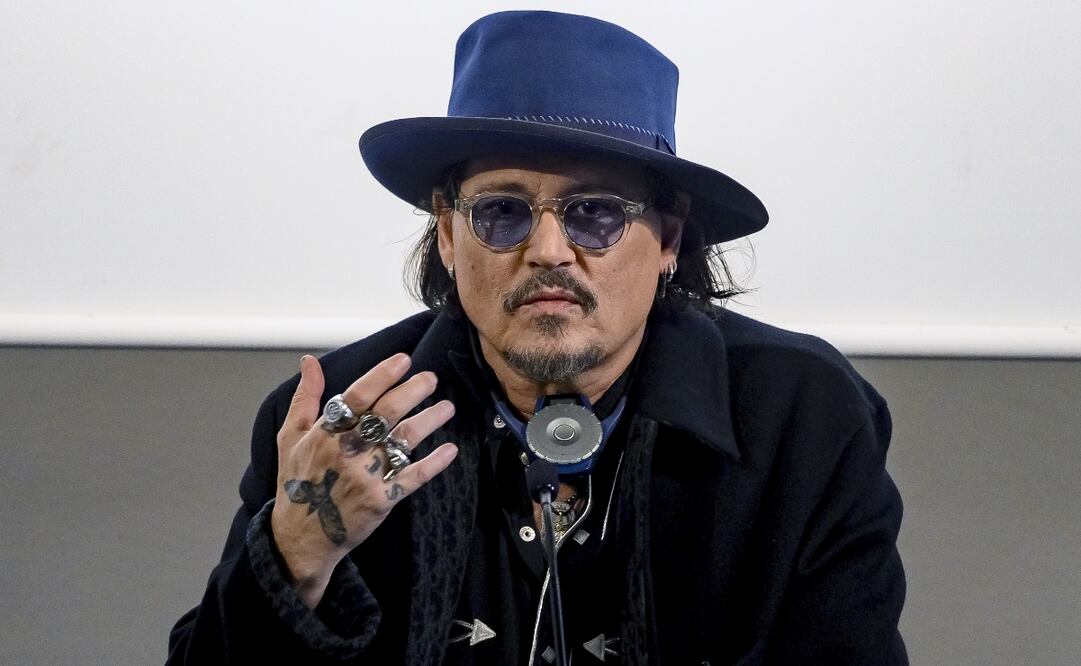 Johnny Depp en el Festival de Cine Europeo de la ciudad española de Sevilla, donde presentó su segunda película como director, "Modi,Three Days on the Wing of Madness", con la protagonista del filme, Antonia Desplat. Foto: EFE.