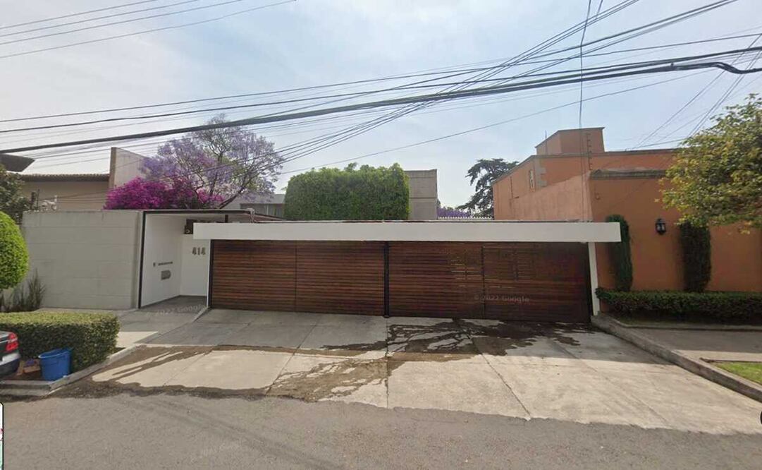 La fachada de color beige con portón de madera fue testigo de la aprehensión del exprocurador. Foto: Google Street View