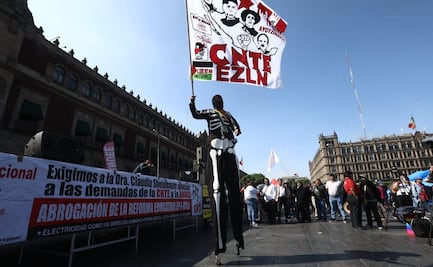 Marcos, el zanquero oficial de la CNTE: Entre "las alturas" y la protesta; "es un símbolo de esta lucha"