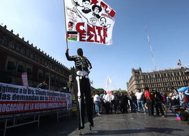 Marcos, el zanquero oficial de la CNTE: Entre "las alturas" y la protesta; "es un símbolo de esta lucha"