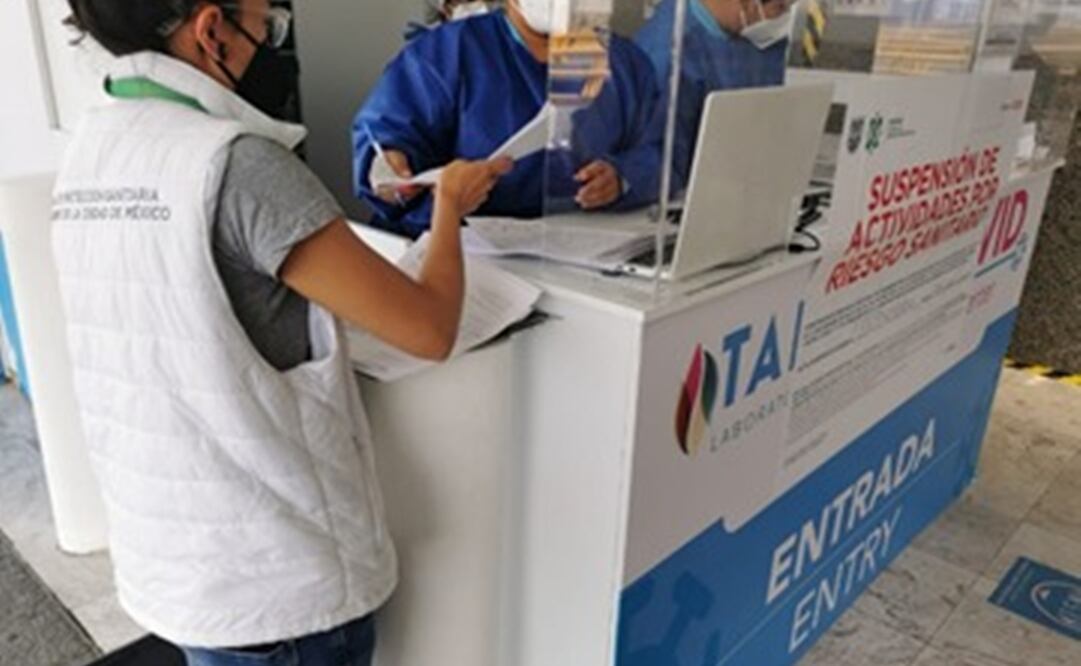 Horas antes de la clausura, el director de la Agencia de Protección Sanitaria, Ángel González, refirió que la agencia realizaba verificaciones periódicas a los módulos instalados en el AICM. Foto: Especial 