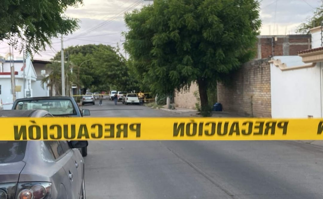 Las víctimas fueron atacadas mientras viajaban en un vehículo Nissan Versa en Culiacán, Sinaloa (10/06/2025). Foto: Cortesía