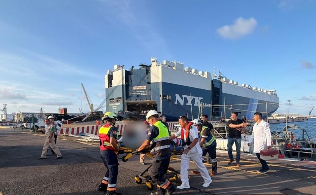 Marina evacúa a dos tripulantes enfermos en alta mar en Veracruz; presentaban síntomas de hipoxia. Foto: Especial
