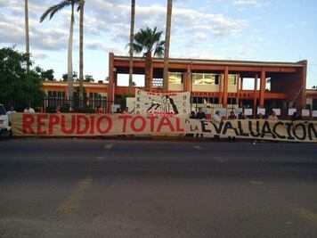 Protestan en BCS contra evaluación docente