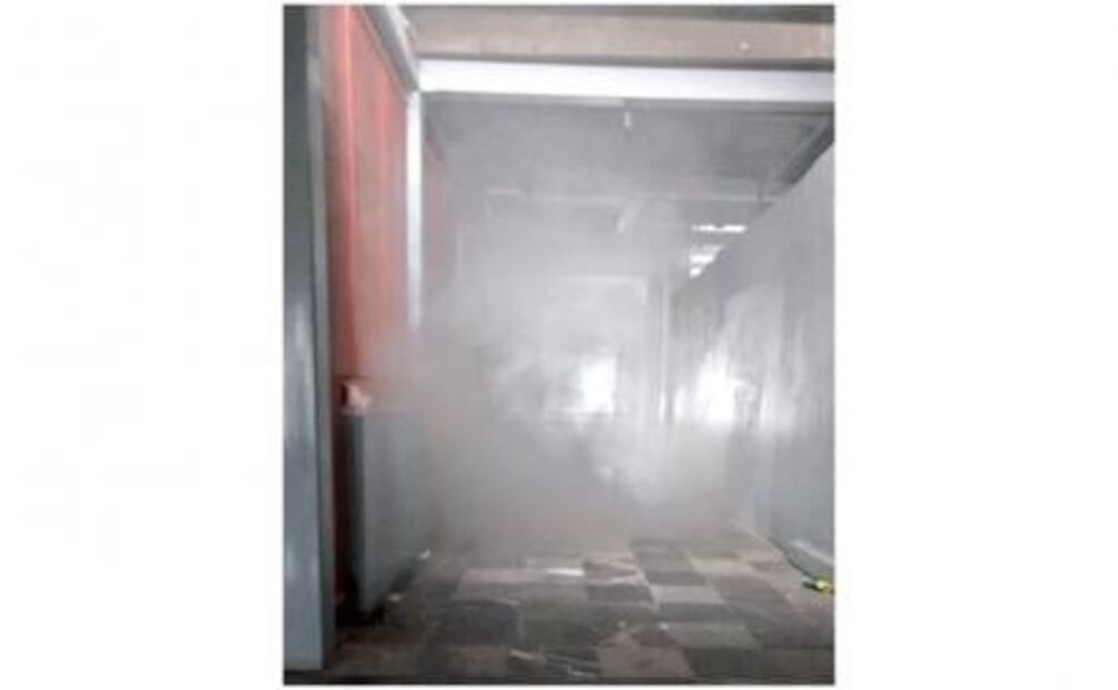 Bomberos sofocan incendio en taquilla de Metro Pantitlán