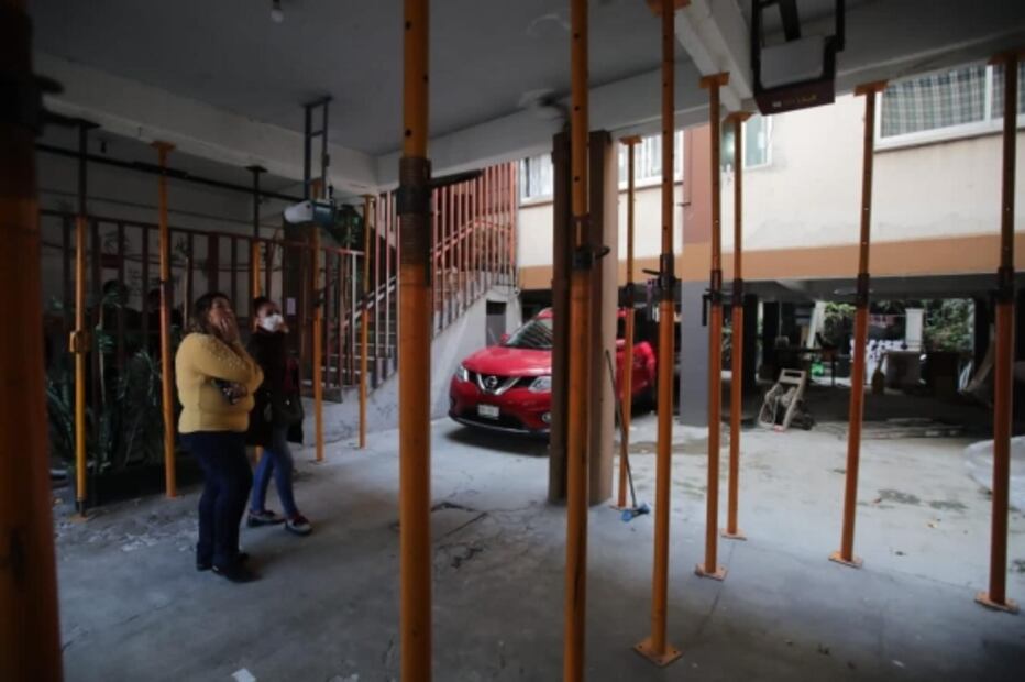 “Otro sismo de miedo”, se mueven puntales que sostienen trabe fracturada de inmueble en Nápoles