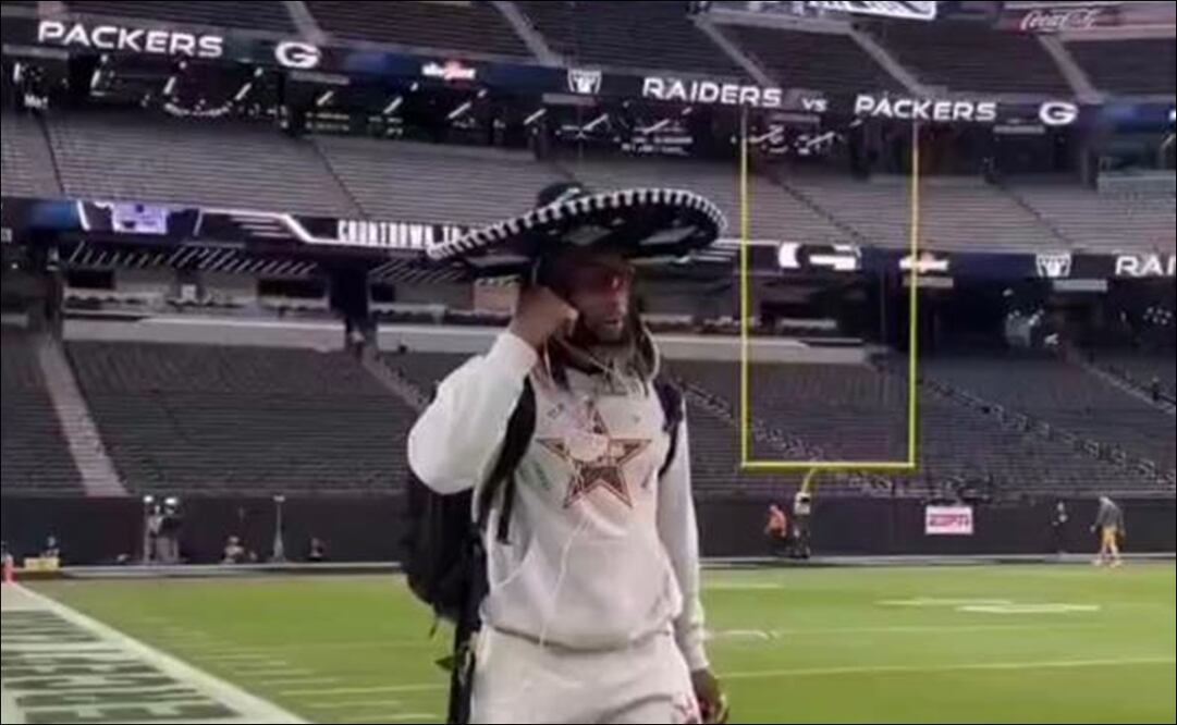 Estrella de la NFL se hizo presente en el Monday Night Football con un sombrero mariachi / FOTO: ESPECIAL