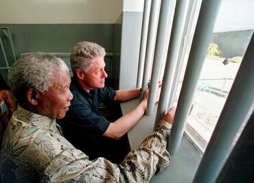Subastan una noche en la celda de Nelson Mandela