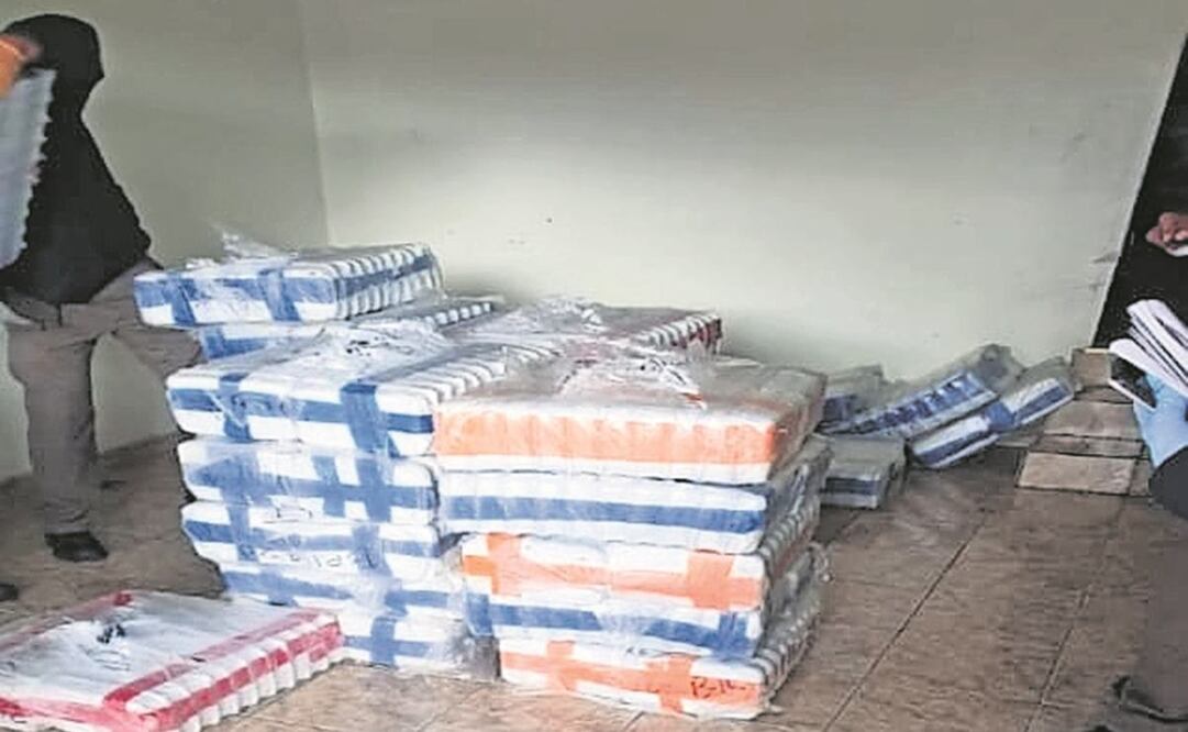 A los inculpados se le aseguraron un vehículo y 79 kilos de clorhidrato de metanfetamina, según FGR. Foto: Tomada de Twitter. 