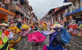 Xico, Veracruz se llena de fe y color; danzantes y floreros preservan la tradición en honor a Santa María Magdalena