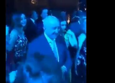Difunden video de Carlos Salinas bailando "Como la flor"