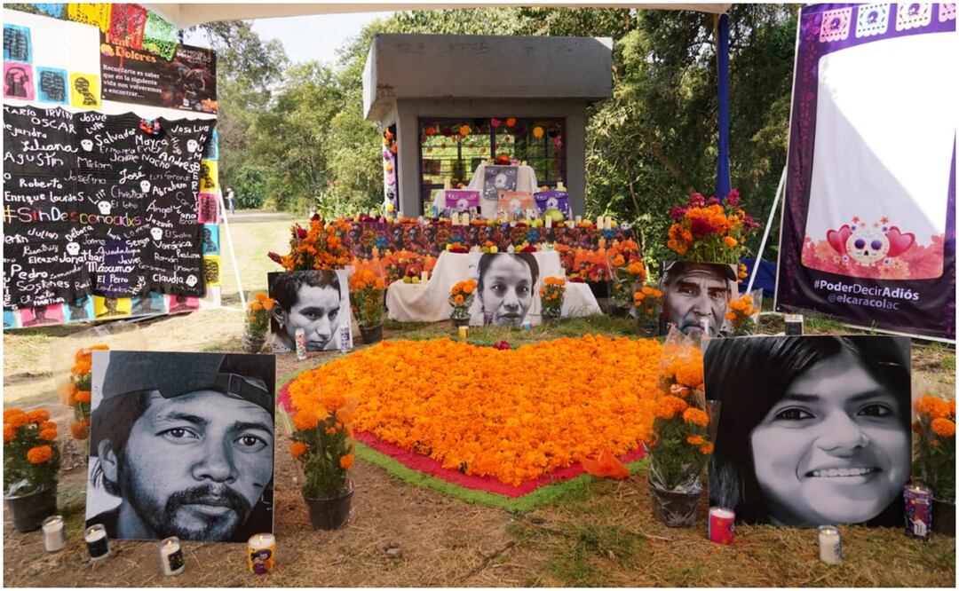 Este 2 de noviembre de 2024, Mauricio Tabe rinde homenaje a personas no identificadas en la fosa común del Panteón Civil de Dolores. Foto: Especial