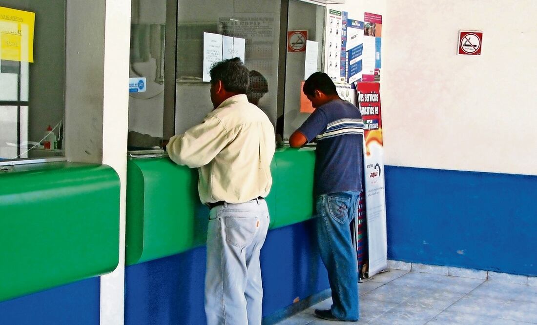 El costo de enviar 350 dólares de remesas subiría a 23.5, estimó BBVA. Foto: Archivo EL UNIVERSAL