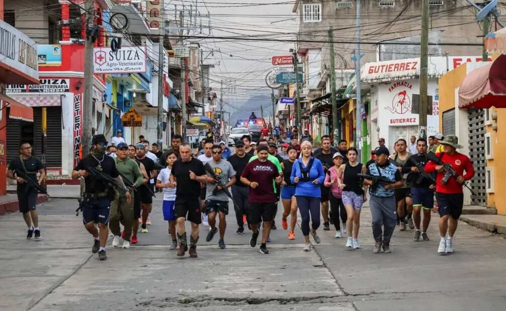 Alcaldesa de concejo municipal de Frontera Comalapa sale a correr con fuerzas armadas (03/02/2025). Foto: Especial