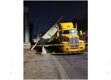 Cae pieza del Trolebús Elevado en Iztapalapa