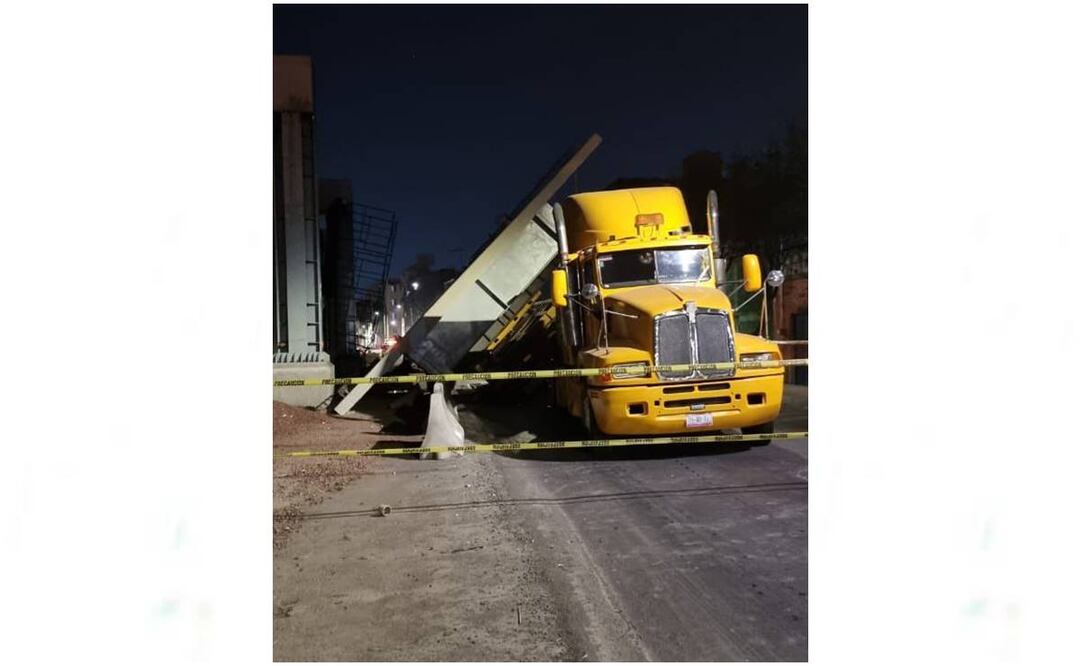 Cae pieza del Trolebús Elevado en Iztapalapa