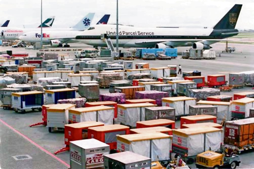 La IATA opina que la menor demanda de carga aérea global en el primer semestre se debe a que se contrajo el comercio 2.4% en mayo. Foto: Archivo / EL UNIVERSAL