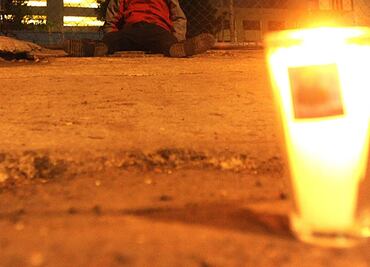 "Caminó a la reja del estacionamiento, se ató un cable al cuello y se ahorcó"