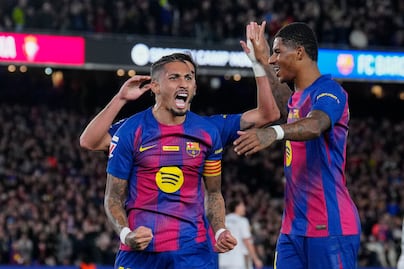 Barcelona vence al Osasuna con doblete de Raphinha y se afianza en la cima de La Liga