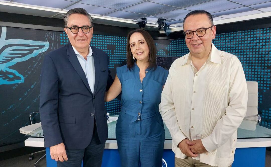 El diputado Germán Martínez charla en Con los de Casa con David Aponte y Maite Azuela. Foto: Julio Suárez/ EL UNIVERSAL