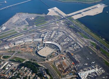 Avión de Mike Pence sufre incidente en aeropuerto