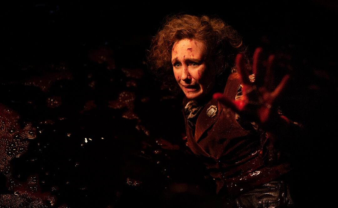 Fotografía cedida por Warner Bros Pictures que muestra a la actriz Vera Farmiga en una escena de la película "The Conjuring: Last Rites". Michael Chaves concluye la historia de la familia Warren en 'The Conjuring: Last Rites', una cinta cargada de "terror clásico" 
Foto: EFE/Giles Keyte Warner Bros Pictures.