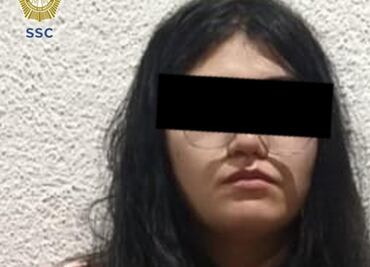 Rescatan a niña abandonada dentro de un auto en Álvaro Obregón; la madre fue detenida