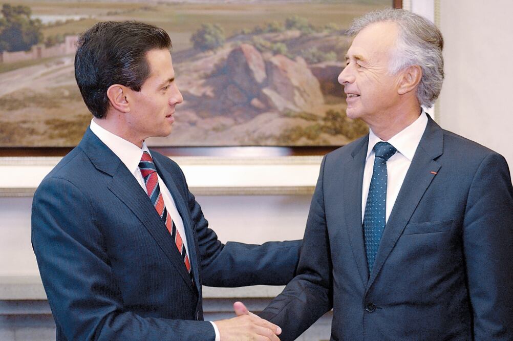 El presidente Enrique Peña Nieto se reunió en Los Pinos con el director ejecutivo de Grupo Safran, Philippe Petitcolin, a quien agradeció la confianza de invertir 74 millones de dólares en México para una nueva planta de producción (PRESIDENCIA)