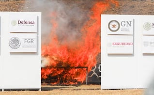 Gobernadora de Morelos atestigua quema de drogas; “todos somos responsables de no permitir que delincuencia destruya a nuestros jóvenes", dice