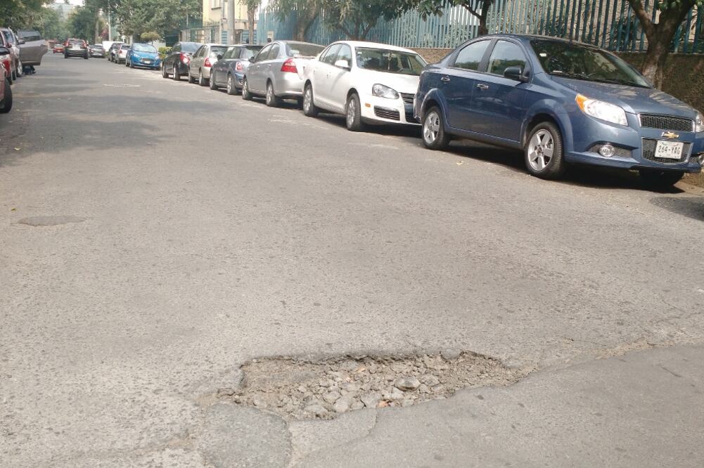 Prácticamente todas las calles y avenidas de la delegación Tlalpan requieren mantenimiento (FANY RUIZ. EL UNIVERSAL)