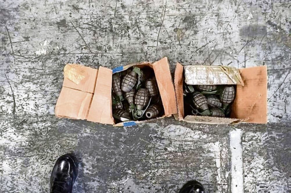 Cuando el personal de la empresa de paquetería se presentó a entregar las cajas con la mercancía nadie respondió en el domicilio señalado, pese a que acudieron en varias ocasiones. Al percatarse del contenido, se dio parte a la Policía Federal. (ESPECIAL)