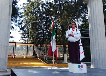 Damaris Aguirre recibe medalla de bronce obtenida en 2008