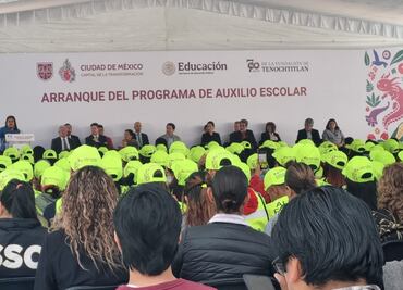 Clara Brugada arranca programa “Auxilio Escolar”; despliegan un servidor público en cada secundaria y prepa de CDMX