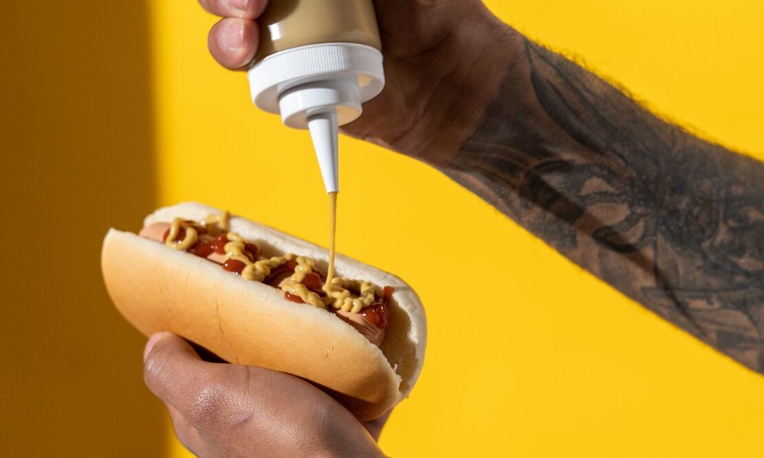 La mostaza se usa para condimentar carnes y otros alimentos. Foto: cottonbro / Pexels