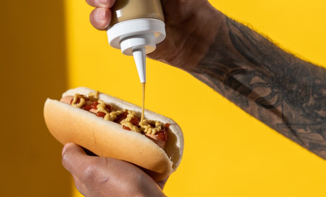 La mostaza se usa para condimentar carnes y otros alimentos. Foto: cottonbro / Pexels