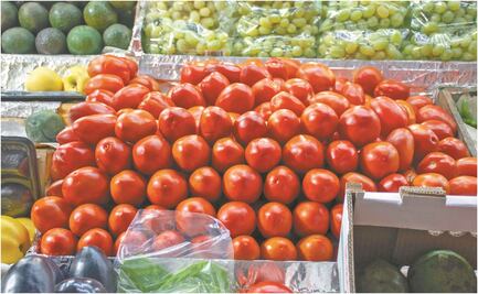 Jitomate se vende hasta en 50 pesos el kilo