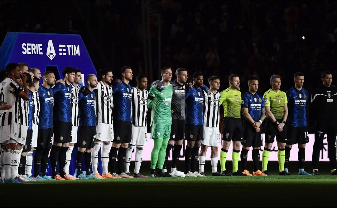 PREVIO AL DERBI DE ITALIA, SE CANTÓ IMAGINE EN EL ESTADIO - FOTO: AFP