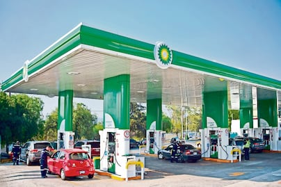 British Petroleum destituye a su presidente por "preocupaciones" sobre su conducta; acciones caen más de 6% tras destitución